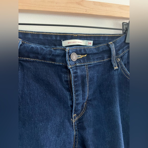 Levi’s 811 Curvy Skinny Jeans Size 34 Dark Wash - Picture 2 of 5